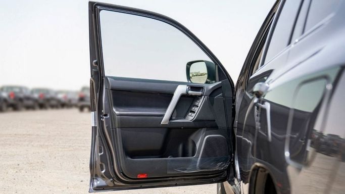 Новый Toyota Land Cruiser Prado 150 Series Рестайлинг 3, 4.0 л, 2023 в Шардже от Nour Alnukhba Motors Серый цвет. Other | AUTO.AE