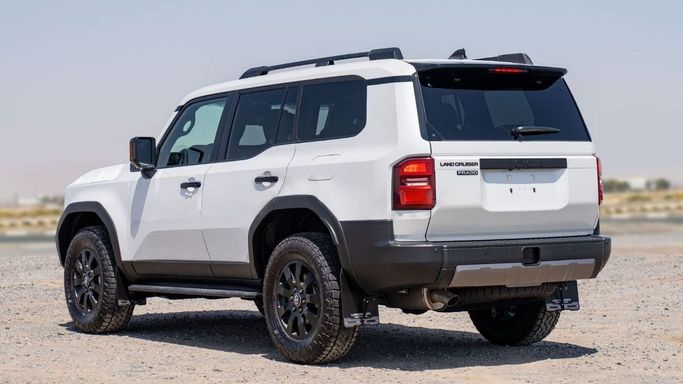 Новый Toyota Land Cruiser Prado 150 Series Рестайлинг 3, 4.0 л, 2023 в Шардже от Nour Alnukhba Motors Белый цвет. Other | AUTO.AE