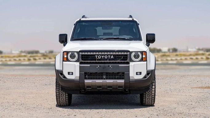 Новый Toyota Land Cruiser Prado 250 Series, 2.8 л, 2024 в Шардже от Nour Alnukhba Motors Белый цвет. Европейская | AUTO.AE