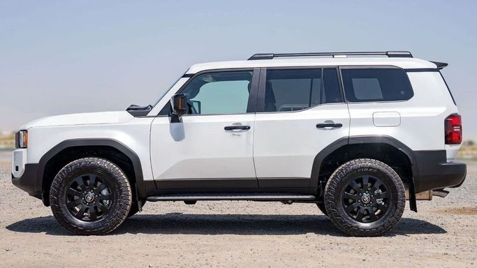 Новый Toyota Land Cruiser Prado 250 Series, 2.8 л, 2024 в Шардже от Nour Alnukhba Motors Белый цвет. Европейская | AUTO.AE