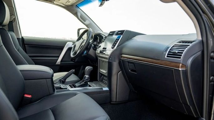 Новый Toyota Land Cruiser Prado 150 Series Рестайлинг 3, 4.0 л, 2023 в Шардже от Nour Alnukhba Motors Серый цвет. Other | AUTO.AE