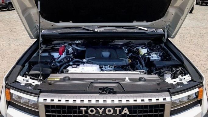 Новый Toyota Land Cruiser Prado 250 Series, 2.8 л, 2025 в Шардже от Nour Alnukhba Motors Белый цвет. Европейская | AUTO.AE