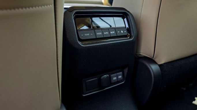 Новый Toyota Land Cruiser Prado 250 Series, 2.8 л, 2025 в Шардже от Nour Alnukhba Motors Бронзовый цвет.  | AUTO.AE