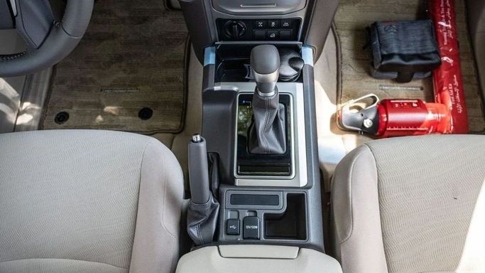 Новый Toyota Land Cruiser Prado 150 Series Рестайлинг 3, 4.0 л, 2023 в Шардже от Nour Alnukhba Motors Черный цвет. Other | AUTO.AE