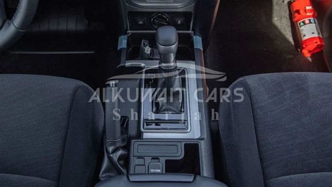 Новый Toyota Land Cruiser Prado 150 Series Рестайлинг 3, 2.7 л, 2023 в Шардже от Nour Alnukhba Motors Серый цвет. Other | AUTO.AE