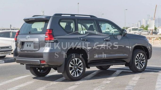 Новый Toyota Land Cruiser Prado 150 Series Рестайлинг 3, 2.7 л, 2023 в Шардже от Nour Alnukhba Motors Серый цвет. Other | AUTO.AE