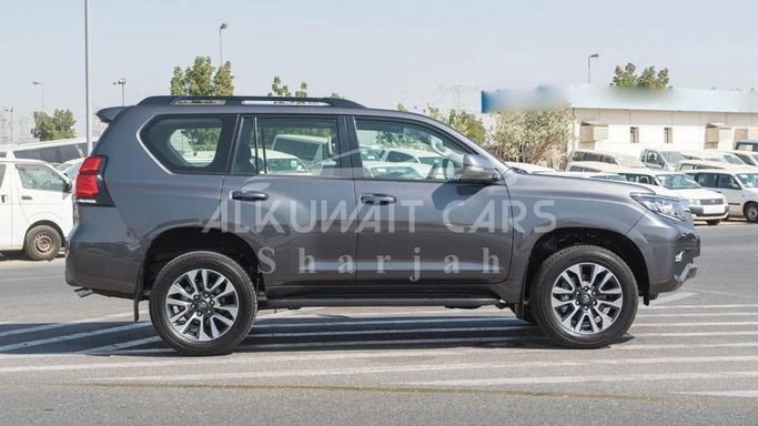 Новый Toyota Land Cruiser Prado 150 Series Рестайлинг 3, 2.7 л, 2023 в Шардже от Nour Alnukhba Motors Серый цвет. Other | AUTO.AE