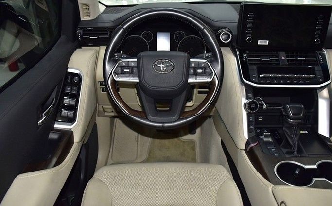 Used Toyota Land Cruiser 300 Series, 3.4 l, 2022 in Sharjah by Honey Gidosha Used Cars Tr., White color.  | AUTO.AE