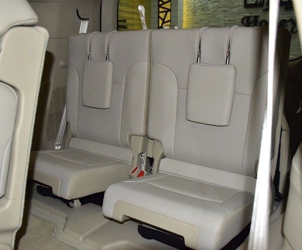 Used Toyota Land Cruiser 300 Series, 3.4 l, 2022 in Sharjah by Honey Gidosha Used Cars Tr., White color.  | AUTO.AE
