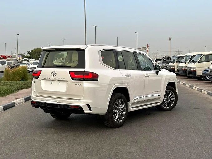 Новый Toyota Land Cruiser 300 Series, 3.4 л, 2024 в Шардже от Almarid Motors Белый цвет. GCC | AUTO.AE