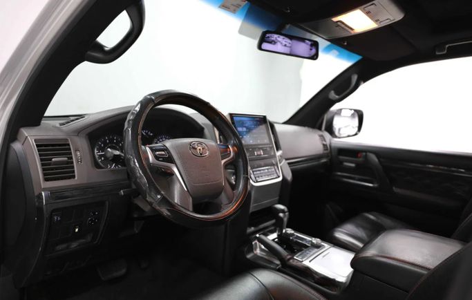Подержанный Toyota Land Cruiser 200 Series Рестайлинг 2, 4.0 л, 2017 в Шардже от Al Qassem Cars Trading Черный цвет. GCC | AUTO.AE