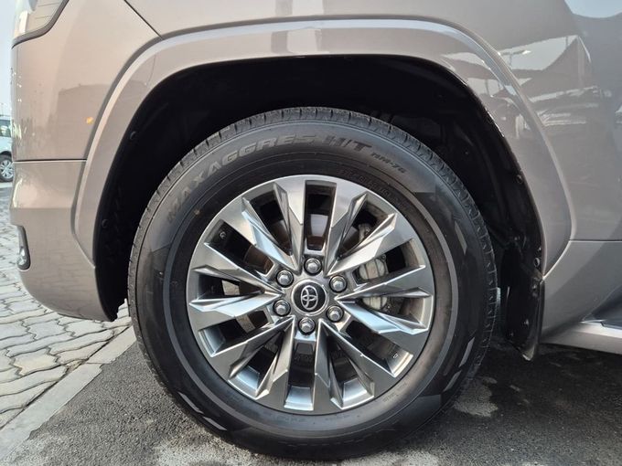 Used Toyota Land Cruiser 300 Series, 3.4 l, 2022 in Sharjah by Rebou Najd Used Cars, Brown color. GCC Specs | AUTO.AE
