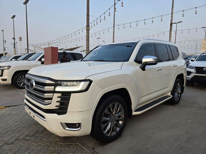 Used Toyota Land Cruiser 300 Series, 3.4 l, 2022 in Sharjah by Rebou Najd Used Cars, White color. GCC Specs | AUTO.AE