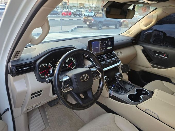 Used Toyota Land Cruiser 300 Series, 3.4 l, 2022 in Sharjah by Rebou Najd Used Cars, White color. GCC Specs | AUTO.AE
