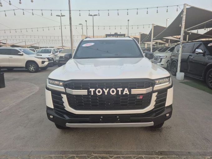 Used Toyota Land Cruiser 300 Series, 3.4 l, 2022 in Sharjah by Rebou Najd Used Cars, White color. GCC Specs | AUTO.AE