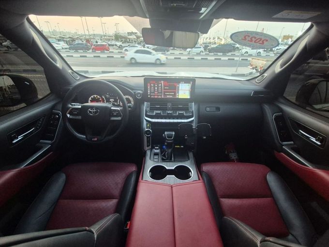 Used Toyota Land Cruiser 300 Series, 3.4 l, 2022 in Sharjah by Rebou Najd Used Cars, White color. GCC Specs | AUTO.AE