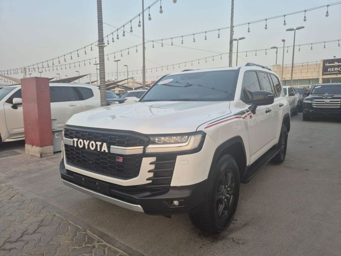 Used Toyota Land Cruiser 300 Series, 3.4 l, 2022 in Sharjah by Rebou Najd Used Cars, White color. GCC Specs | AUTO.AE