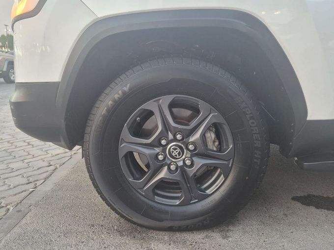 Used Toyota Land Cruiser 300 Series, 3.4 l, 2022 in Sharjah by Rebou Najd Used Cars, White color. GCC Specs | AUTO.AE