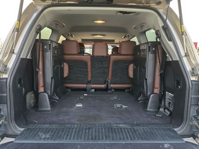 Used Toyota Land Cruiser 200 Series Facelift 2, 4.6 l, 2016 in Sharjah by Rebou Najd Used Cars, Golden color. GCC Specs | AUTO.AE