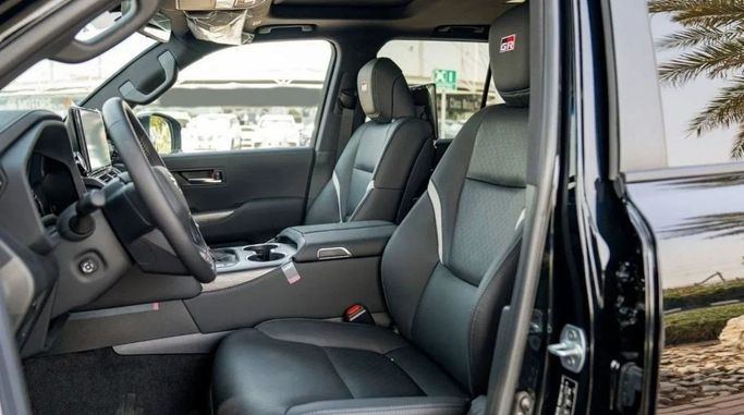 Новый Toyota Land Cruiser 300 Series, 3.3 л, 2023 в Шардже от Nour Alnukhba Motors Черный цвет. Other | AUTO.AE