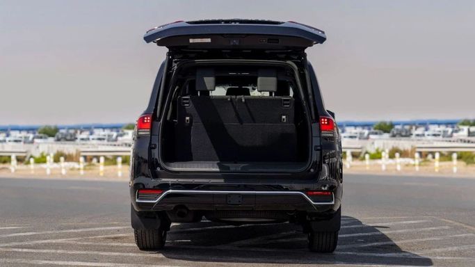Новый Toyota Land Cruiser 300 Series, 3.3 л, 2025 в Шардже от Nour Alnukhba Motors Черный цвет. GCC | AUTO.AE