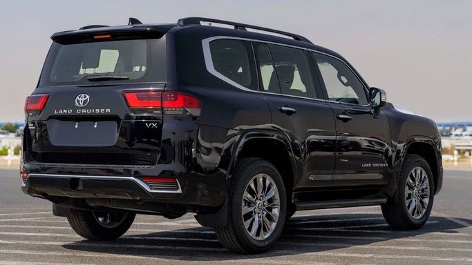 Новый Toyota Land Cruiser 300 Series, 3.3 л, 2025 в Шардже от Nour Alnukhba Motors Черный цвет. GCC | AUTO.AE