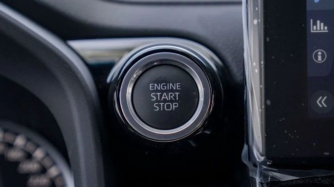 Новый Toyota Land Cruiser 300 Series, 3.3 л, 2025 в Шардже от Nour Alnukhba Motors Серый цвет. Европейская | AUTO.AE