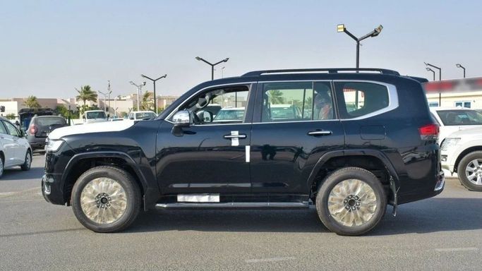 Новый Toyota Land Cruiser 300 Series, 3.3 л, 2025 в Шардже от Nour Alnukhba Motors Черный цвет. Европейская | AUTO.AE