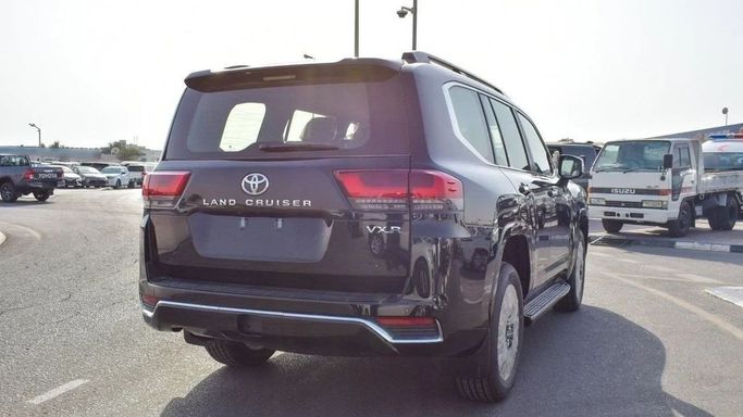Новый Toyota Land Cruiser 300 Series, 3.3 л, 2025 в Шардже от Nour Alnukhba Motors Черный цвет. Европейская | AUTO.AE