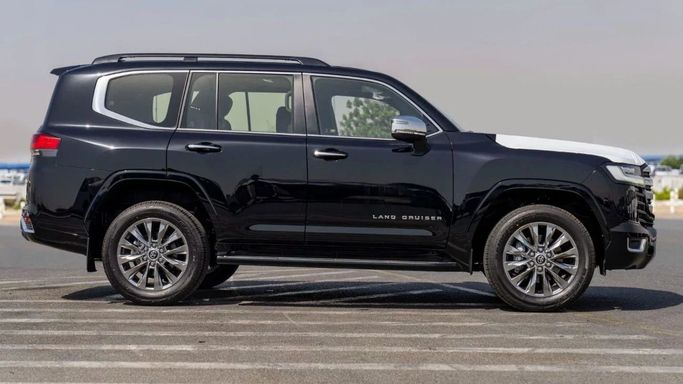 Новый Toyota Land Cruiser 300 Series, 3.4 л, 2025 в Шардже от Nour Alnukhba Motors Черный цвет. Европейская | AUTO.AE