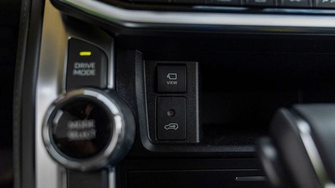 Новый Toyota Land Cruiser 300 Series, 3.3 л, 2025 в Шардже от Nour Alnukhba Motors Черный цвет. Other | AUTO.AE