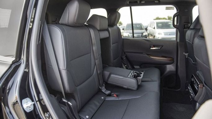 Новый Toyota Land Cruiser 300 Series, 3.4 л, 2024 в Шардже от Nour Alnukhba Motors Черный цвет. Европейская | AUTO.AE