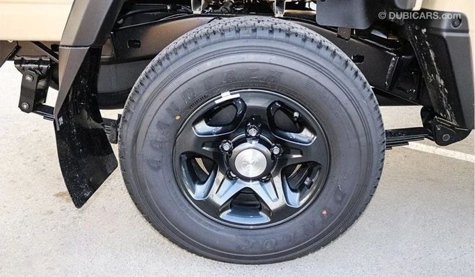 Новый Toyota Land Cruiser 70 Series Рестайлинг 2, 2.8 л, 2024 в Шардже от Nour Alnukhba Motors Бежевый цвет. Other | AUTO.AE
