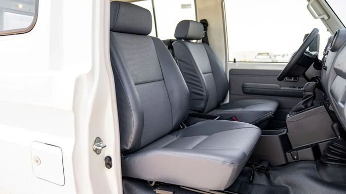 Новый Toyota Land Cruiser 70 Series Рестайлинг 2, 2.8 л, 2025 в Шардже от Nour Alnukhba Motors Белый цвет. Other | AUTO.AE