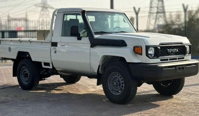 Новый Toyota Land Cruiser 70 Series Рестайлинг 2, 4.2 л, 2025 в Шардже от Nour Alnukhba Motors Белый цвет. Other | AUTO.AE