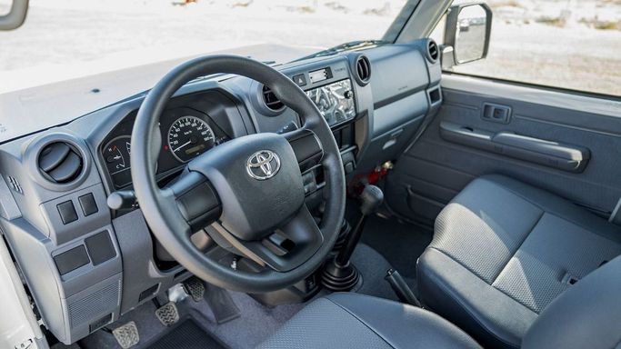 Новый Toyota Land Cruiser 70 Series Рестайлинг 2, 4.2 л, 2025 в Шардже от Nour Alnukhba Motors Белый цвет. Other | AUTO.AE