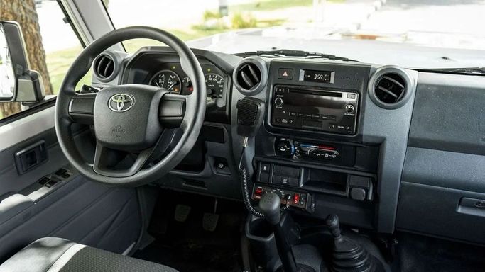 Новый Toyota Land Cruiser 70 Series Рестайлинг 2, 4.2 л, 2025 в Шардже от Nour Alnukhba Motors Белый цвет. Other | AUTO.AE