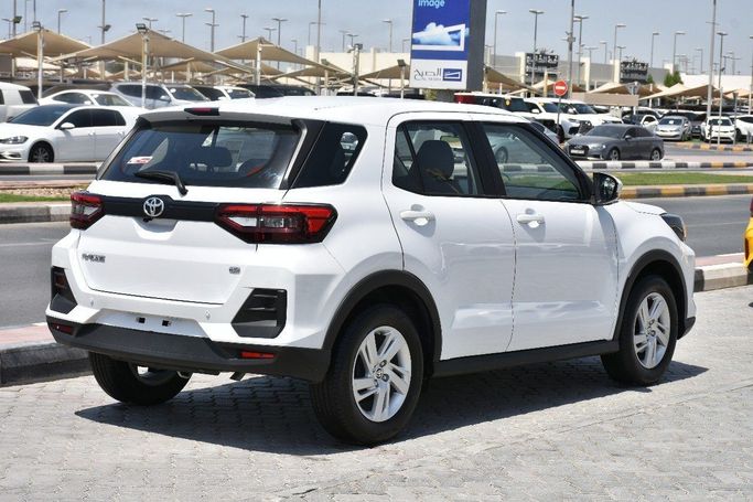 جديدة Toyota Raize I, 1.0 l, 2024 في في الشارقة من Alfaris Used Cars، اللون أبيض.  | AUTO.AE