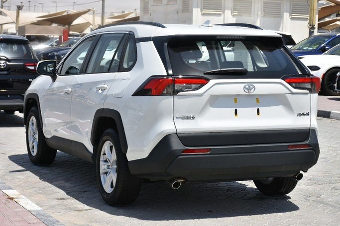 جديدة Toyota RAV4 VI (XA60), 2.5 l, 2025 في في الشارقة من Alfaris Used Cars، اللون أبيض.  | AUTO.AE