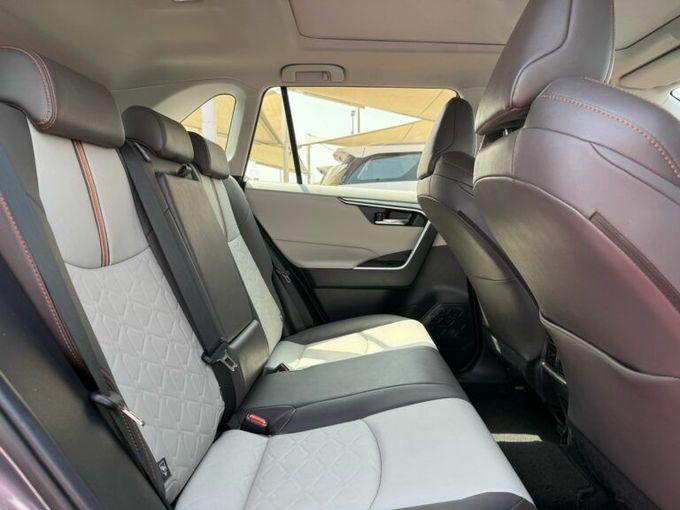 Новый Toyota RAV4 V (XA50), 2.5 л, 2021 в Шардже от Al Aram Cars Серый цвет. GCC | AUTO.AE