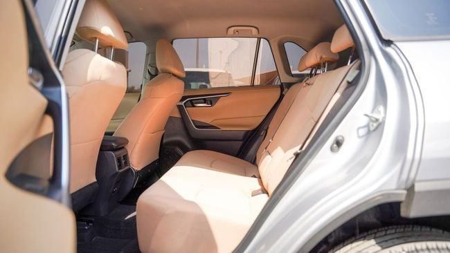 Used Toyota RAV4 V (XA50), 2.5 l, 2019 in Sharjah by Alnujoom Al Malakiah Used Cars, Silver color. GCC Specs | AUTO.AE