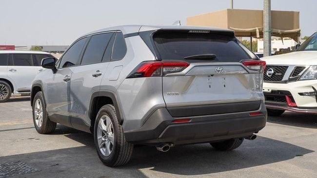 Used Toyota RAV4 V (XA50), 2.5 l, 2019 in Sharjah by Alnujoom Al Malakiah Used Cars, Silver color. GCC Specs | AUTO.AE