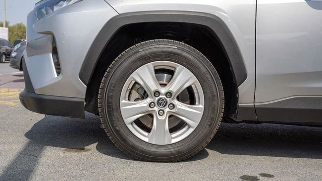 Used Toyota RAV4 V (XA50), 2.5 l, 2019 in Sharjah by Alnujoom Al Malakiah Used Cars, Silver color. GCC Specs | AUTO.AE