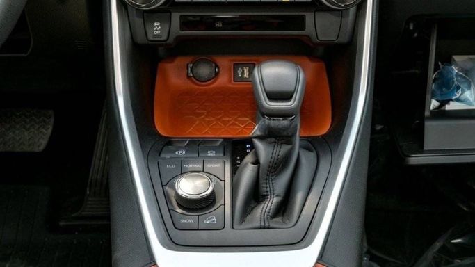 New Toyota RAV4 V (XA50), 2.5 l, 2024 in Sharjah by Nour Alnukhba Motors, Silver color. Other | AUTO.AE