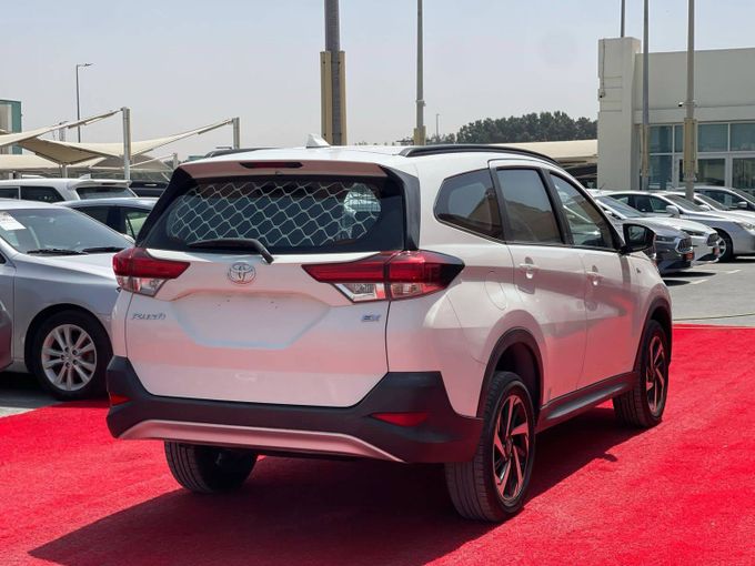Новый Toyota Rush II, 1.5 л, 2022 в Шардже от Al Aram Cars Белый цвет. GCC | AUTO.AE