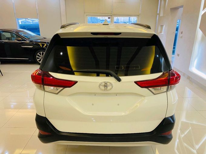 Подержанный Toyota Rush II, 1.5 л, 2019 в Шардже от Alhamoor Used Cars Белый цвет. GCC | AUTO.AE