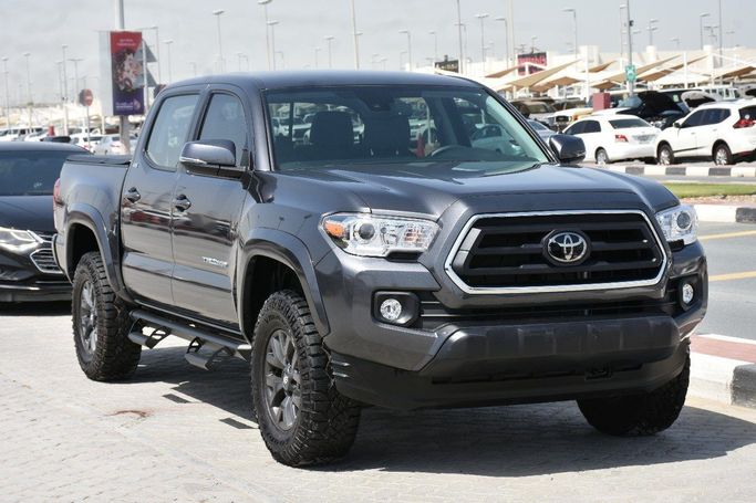 Подержанный Toyota Tacoma IV, 2.4 л, 2023 в Шардже от Alfaris Used Cars Серый цвет.  | AUTO.AE