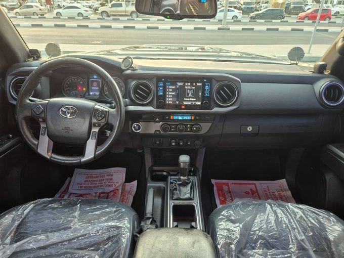 Подержанный Toyota Tacoma III, 3.5 л, 2018 в Шардже от Rebou Najd Used Cars Черный цвет. Американская | AUTO.AE