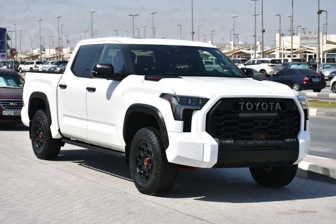Подержанный Toyota Tundra III, 3.4 л, 2024 в Шардже от Alfaris Used Cars Белый цвет.  | AUTO.AE