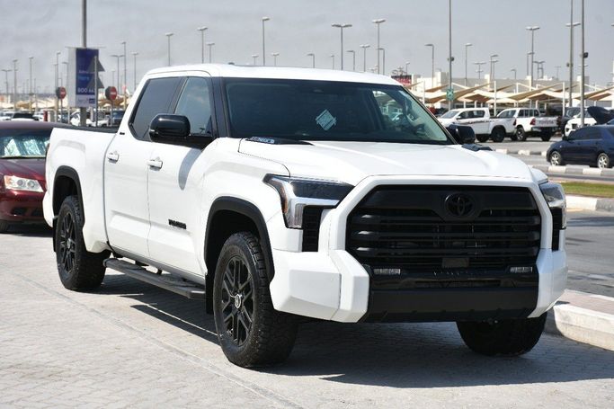 Подержанный Toyota Tundra III, 3.4 л, 2024 в Шардже от Alfaris Used Cars Белый цвет.  | AUTO.AE